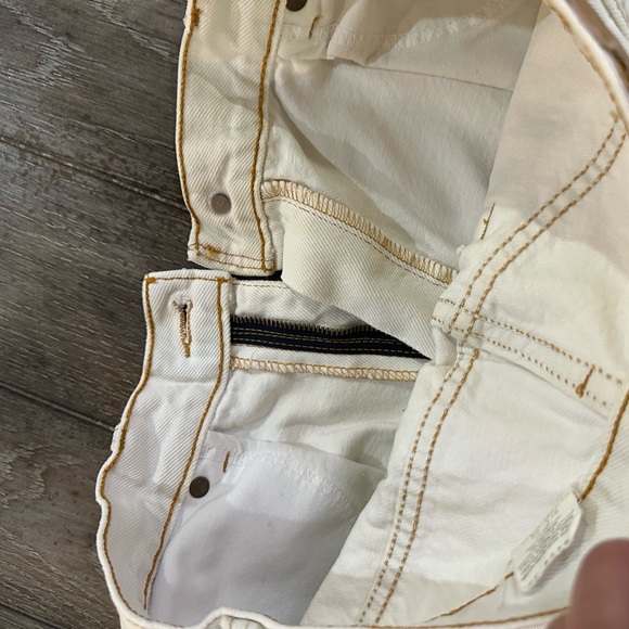 Levi's Light Wash Blue Jean Shorts - Picture 8 of 9